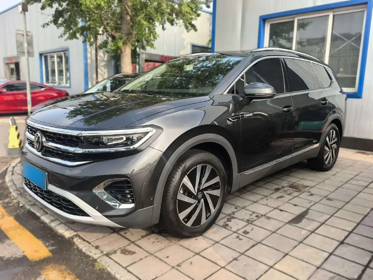 2023 Volkswagen Talagon 2.0T 220HP L4 7DCT