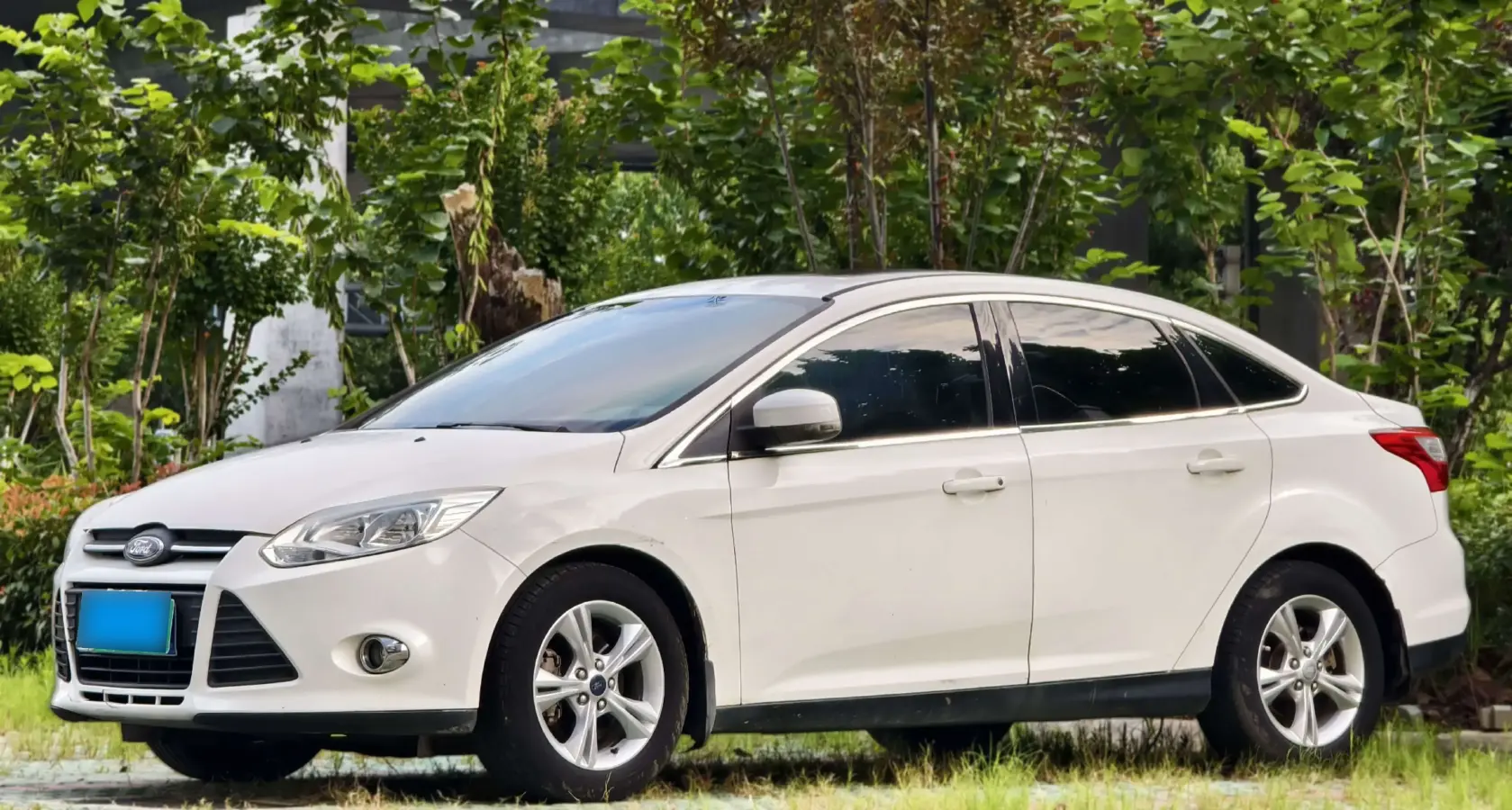 2012 Ford Focus 1.6L 125HP L4 5MT