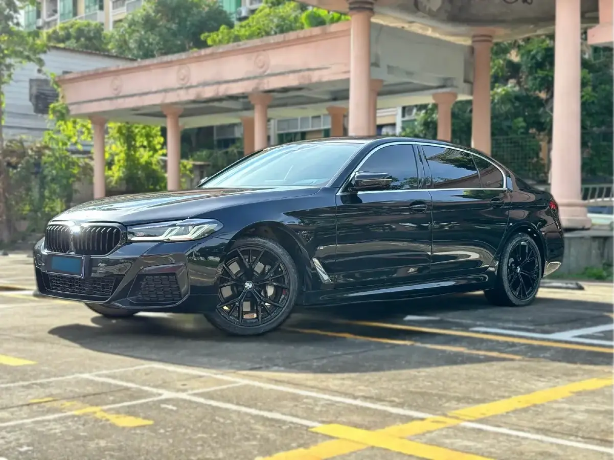 2022 BMW 5 Series 2.0T 252HP L4 8AT