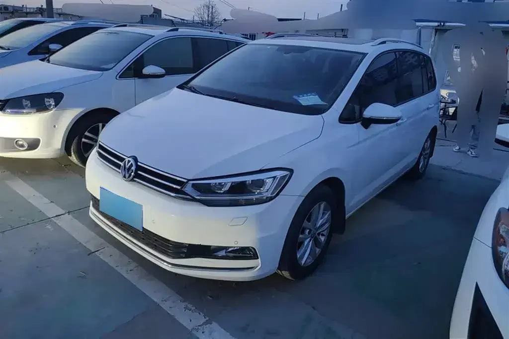 2016 Volkswagen Touran 1.4T 150HP L4 7DCT