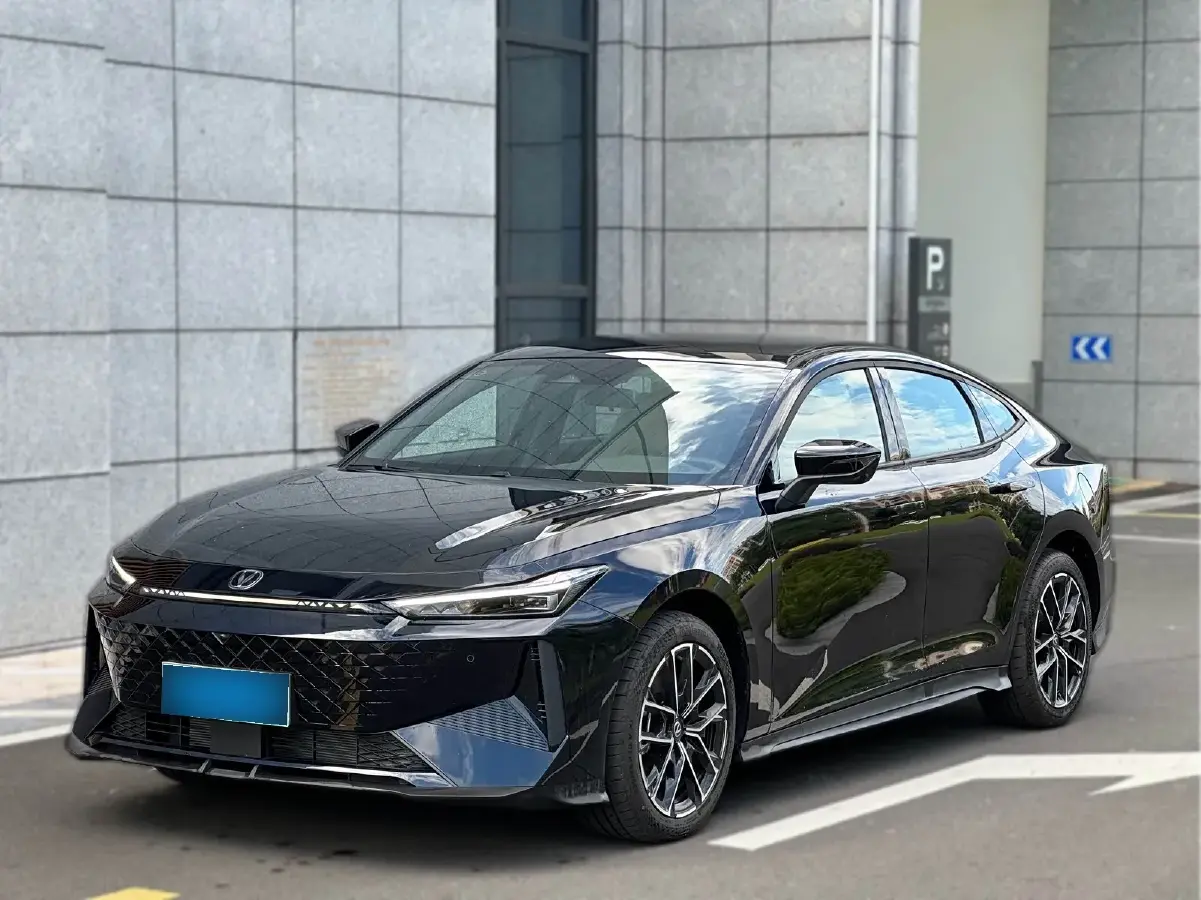 2024 ChangAn UNI-V iDD 1.5L 110HP L4 E-CVT PHEV 18.99KWH