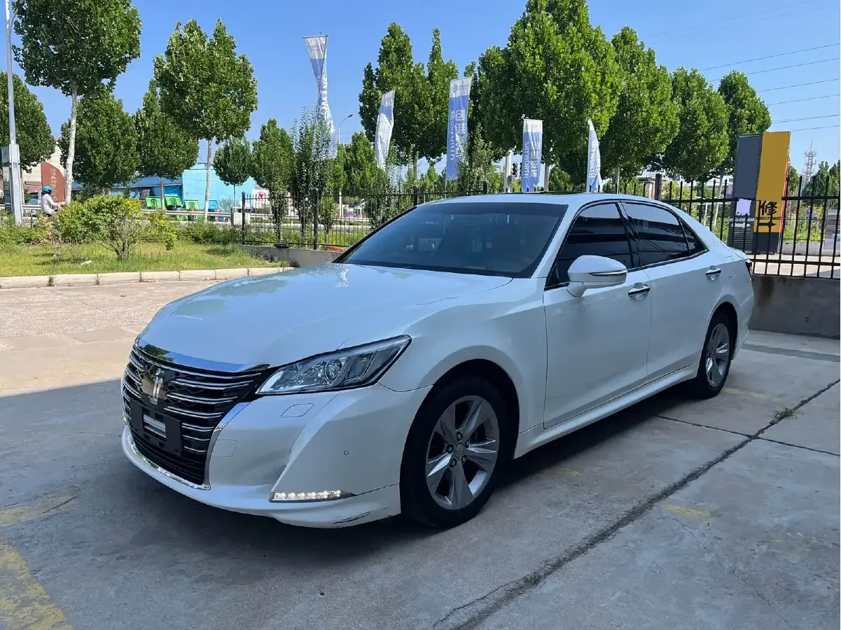 2015 Toyota Crown 2.0T 235HP L4 8AT