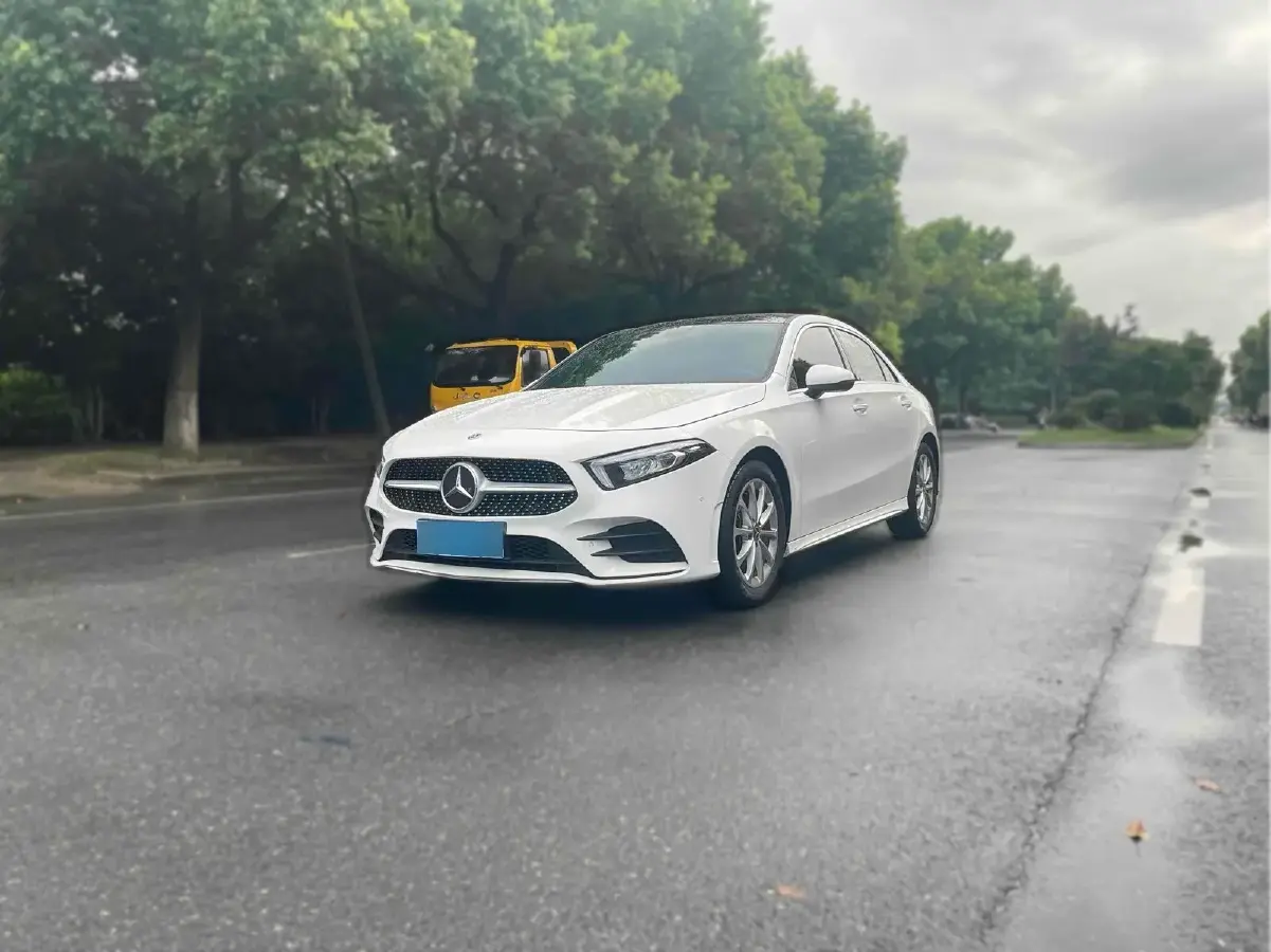 2019 Mercedes-Benz A Class 1.3T 163HP L4 7DCT
