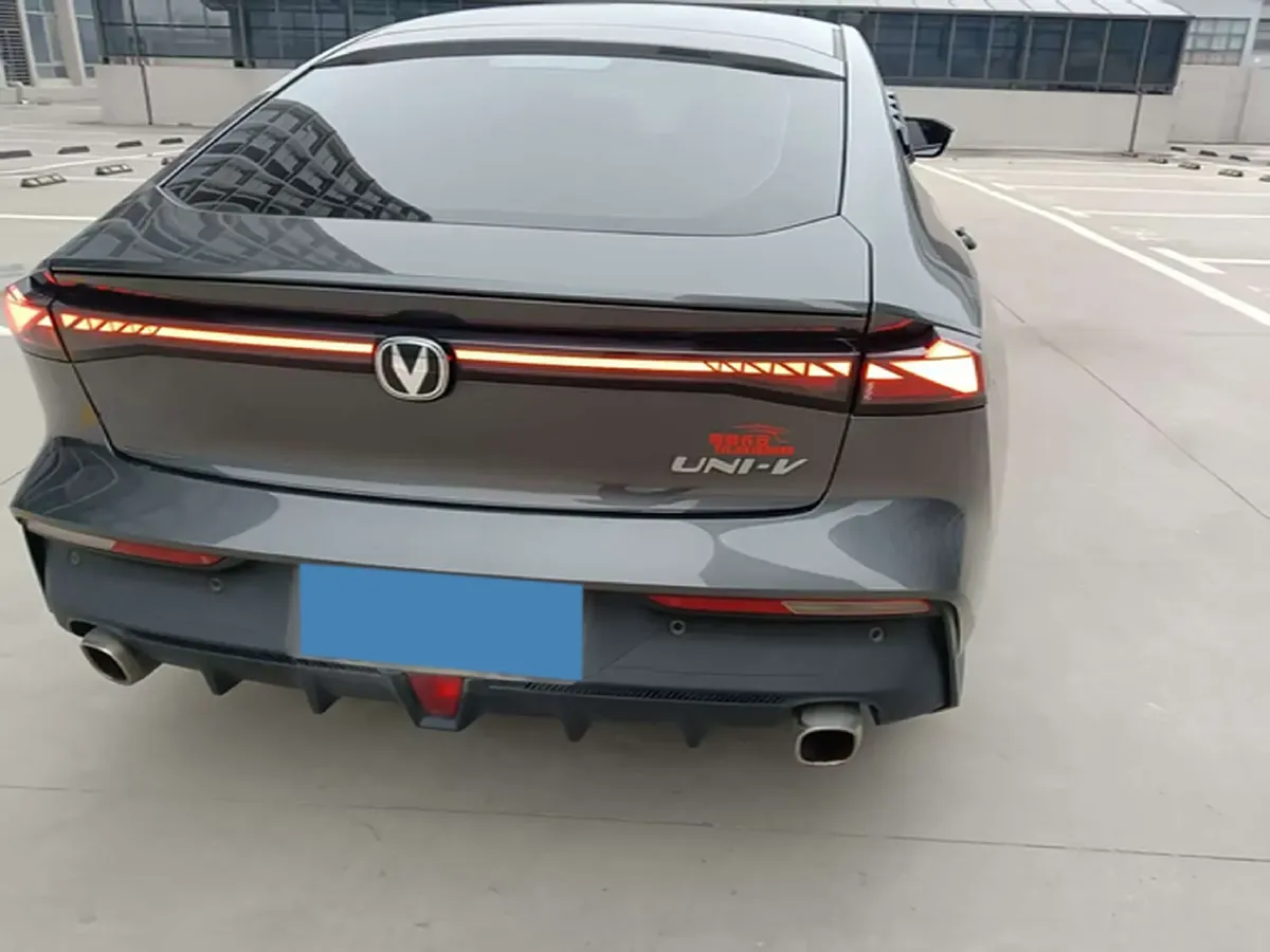 2022 ChangAn UNI-V 1.5T 188HP L4 7DCT,autocango,china used car exporter,china ev exporter,chinese used car exporter,chinese used ev exporter