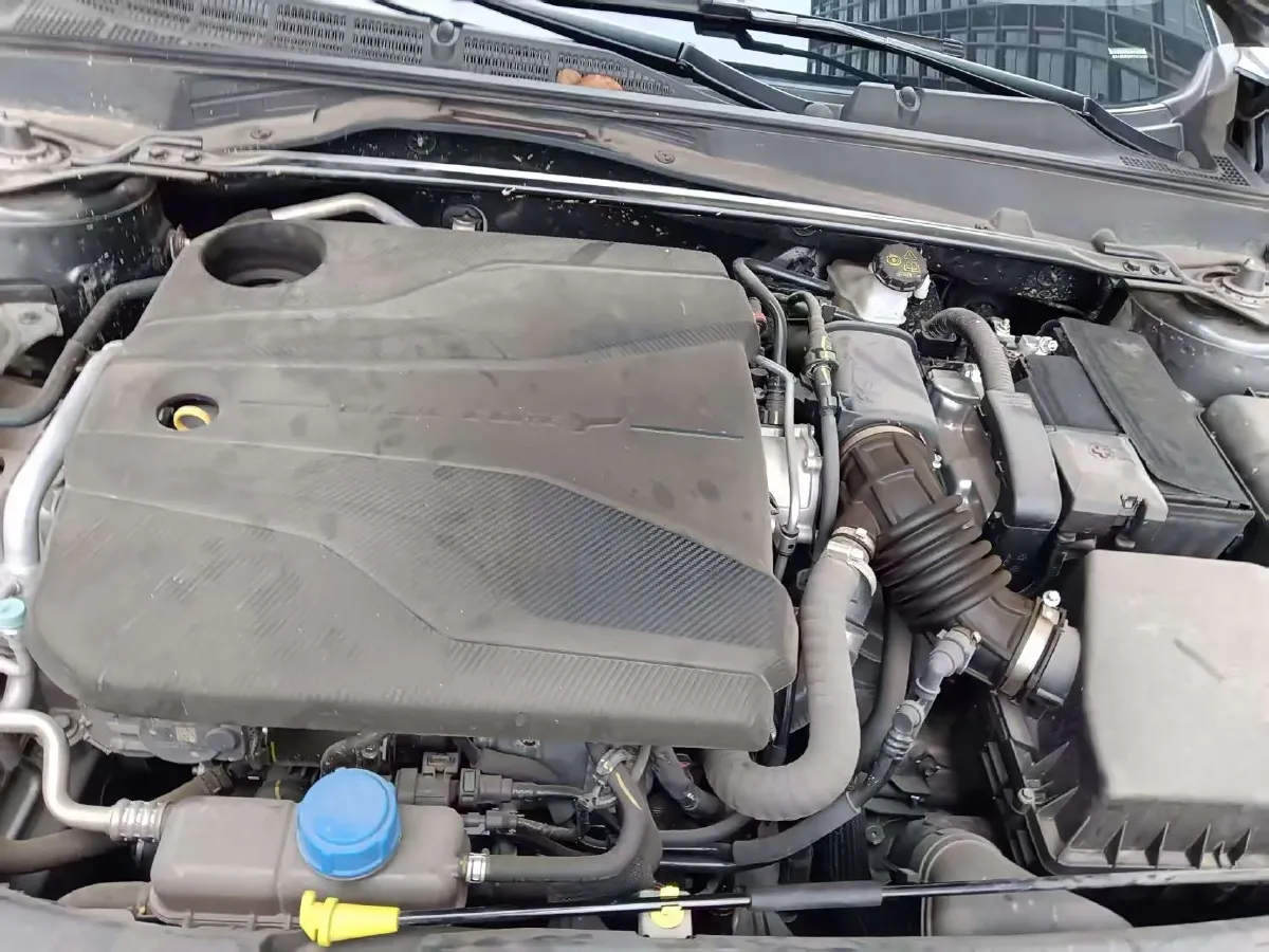 2022 ChangAn UNI-V 1.5T 188HP L4 7DCT,autocango,china used car exporter,china ev exporter,chinese used car exporter,chinese used ev exporter