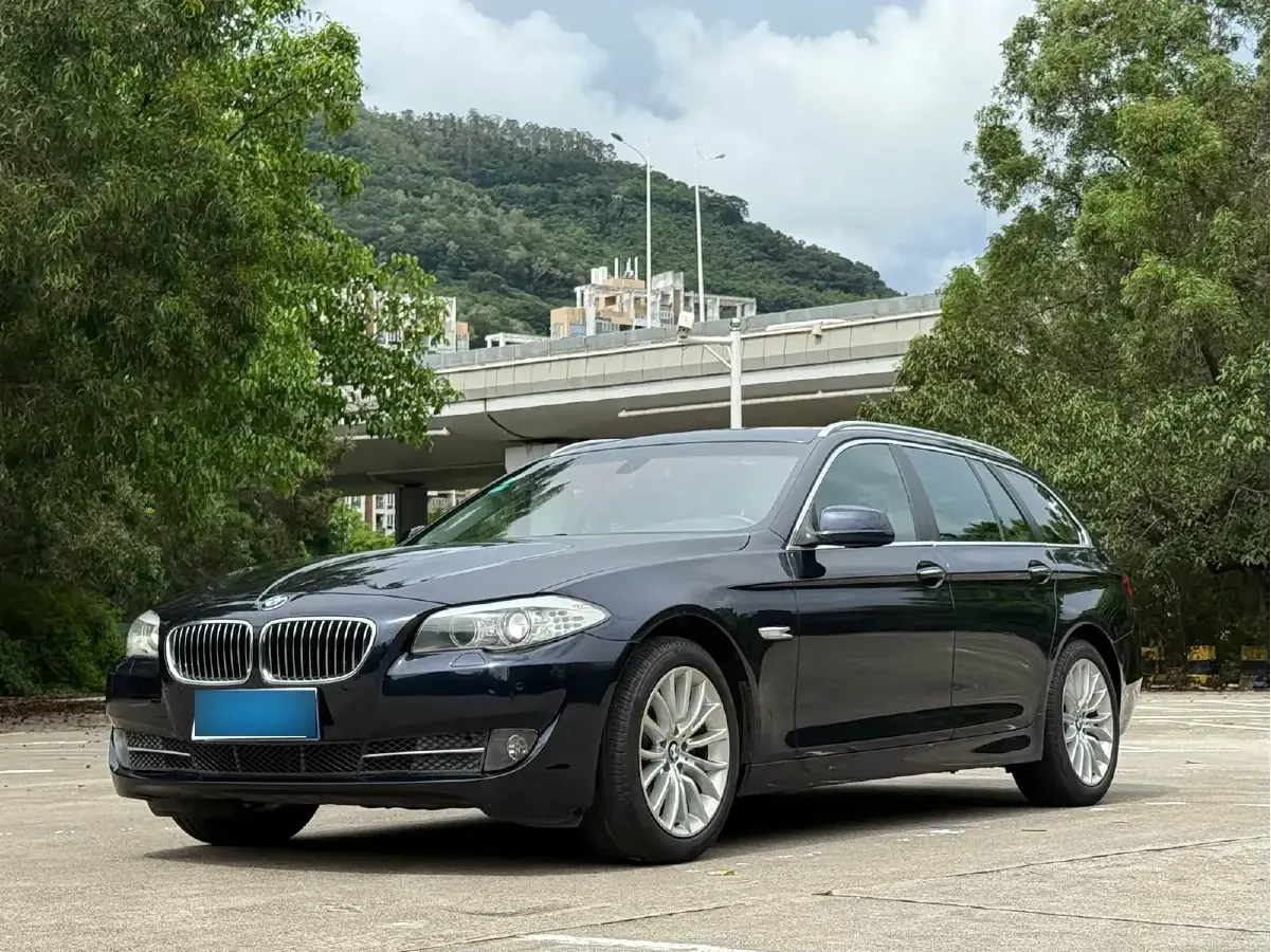 2013 BMW 5 Series 3.0L 258HP L6 8AT