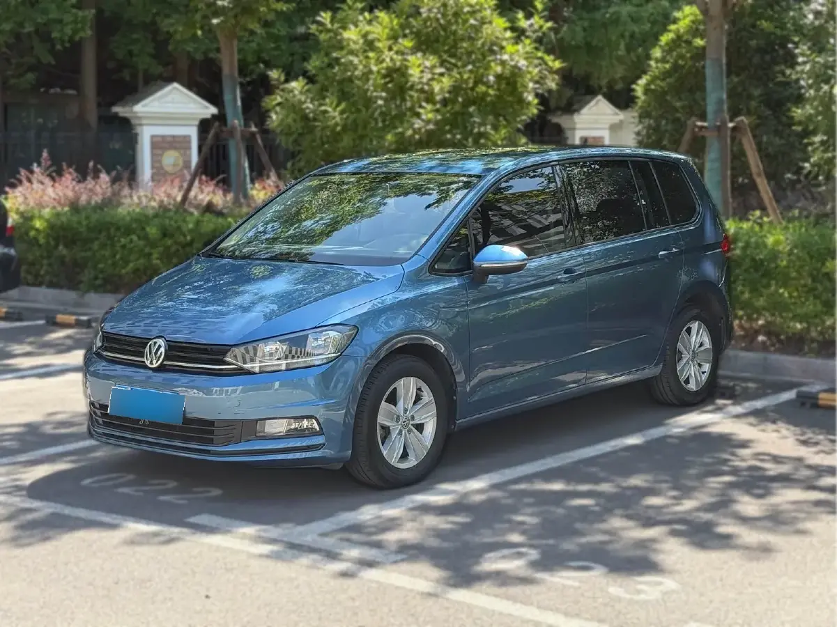 2018 Volkswagen Touran 1.6L 110HP L4 5MT