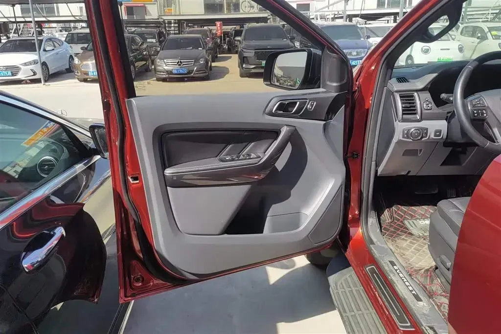2016 Ford Everest 2.0T 245HP L4 6AT,autocango,china used car exporter,china ev exporter,chinese used car exporter,chinese used ev exporter