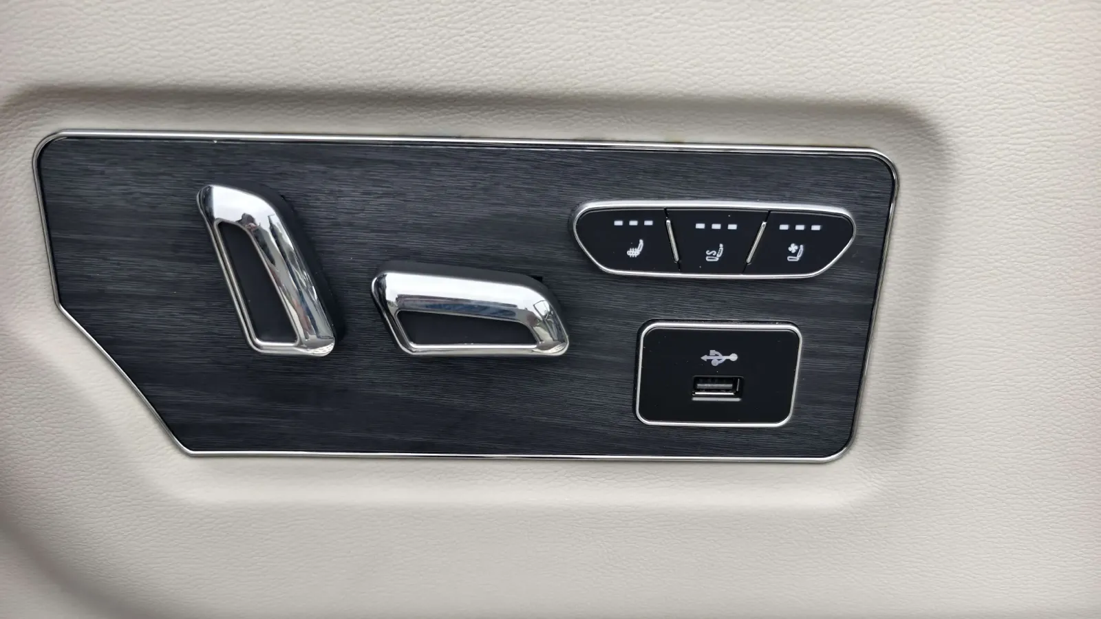 2017 Ford Tourneo 2.0T 203HP L4 6AT,autocango,china used car exporter,china ev exporter,chinese used car exporter,chinese used ev exporter