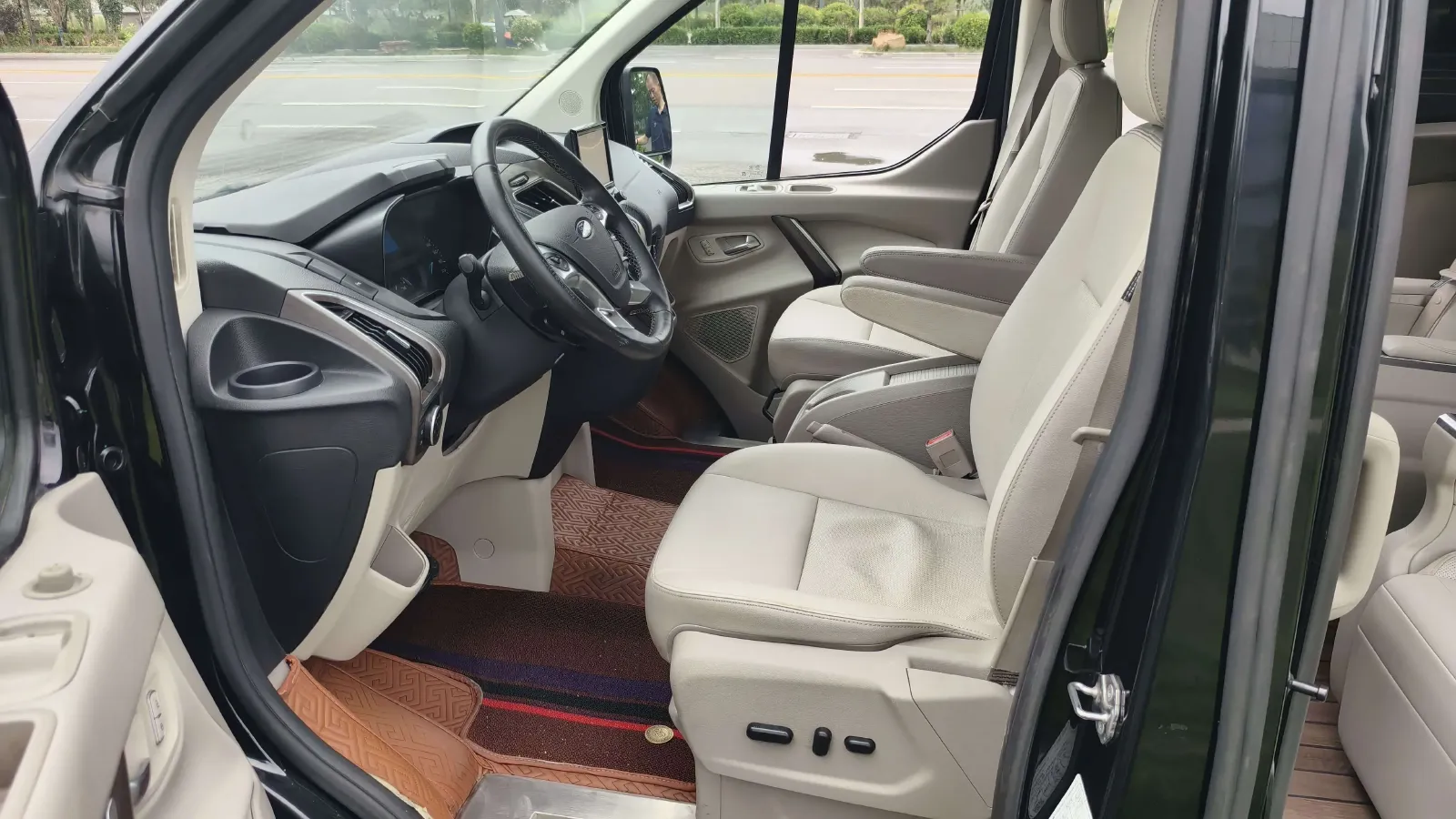 2017 Ford Tourneo 2.0T 203HP L4 6AT,autocango,china used car exporter,china ev exporter,chinese used car exporter,chinese used ev exporter