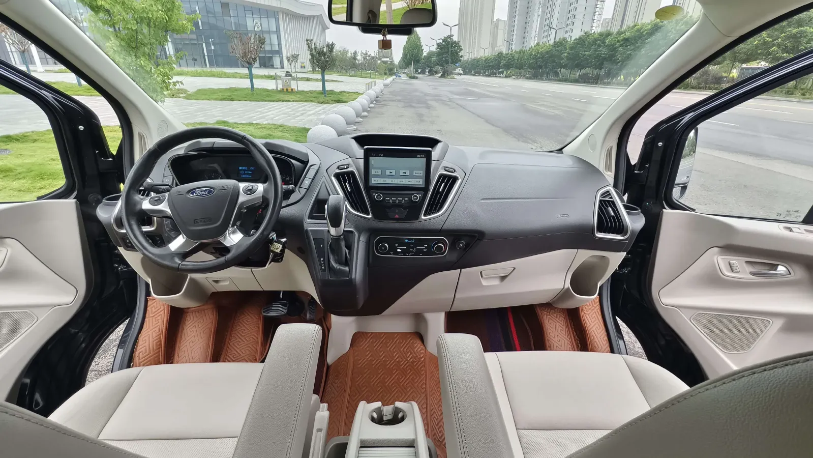 2017 Ford Tourneo 2.0T 203HP L4 6AT,autocango,china used car exporter,china ev exporter,chinese used car exporter,chinese used ev exporter