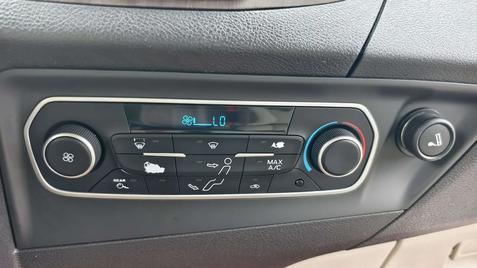 2017 Ford Tourneo 2.0T 203HP L4 6AT,autocango,china used car exporter,china ev exporter,chinese used car exporter,chinese used ev exporter