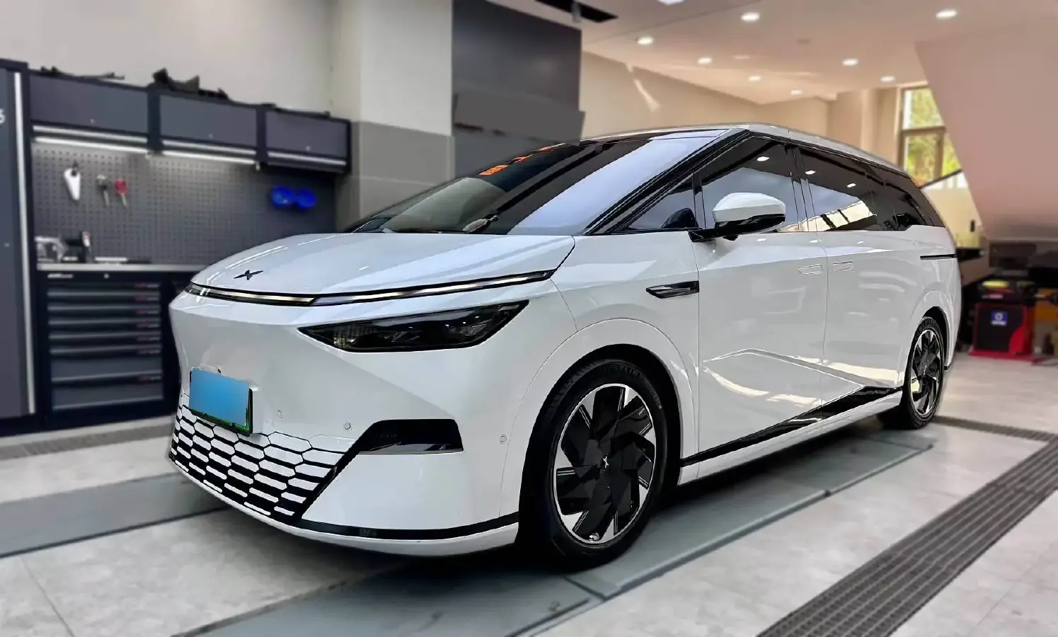 2024 Xpeng X9 BEV 101.5KWH