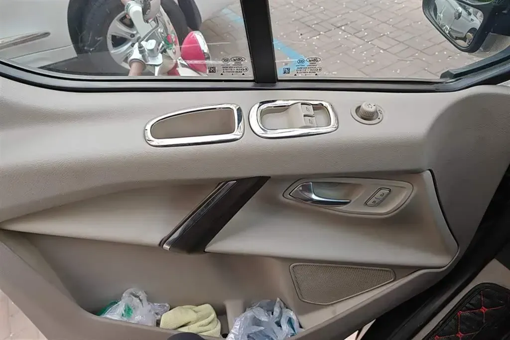 2016 Ford Tourneo 2.0T 203HP L4 5MT,autocango,china used car exporter,china ev exporter,chinese used car exporter,chinese used ev exporter