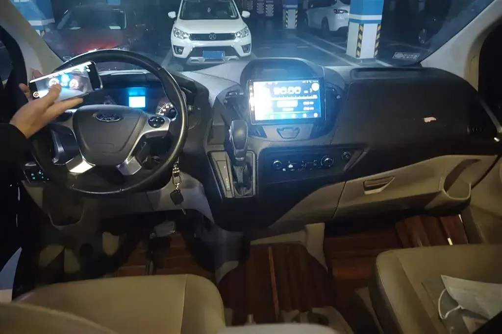 2017 Ford Tourneo 2.0T 203HP L4 6AT,autocango,china used car exporter,china ev exporter,chinese used car exporter,chinese used ev exporter