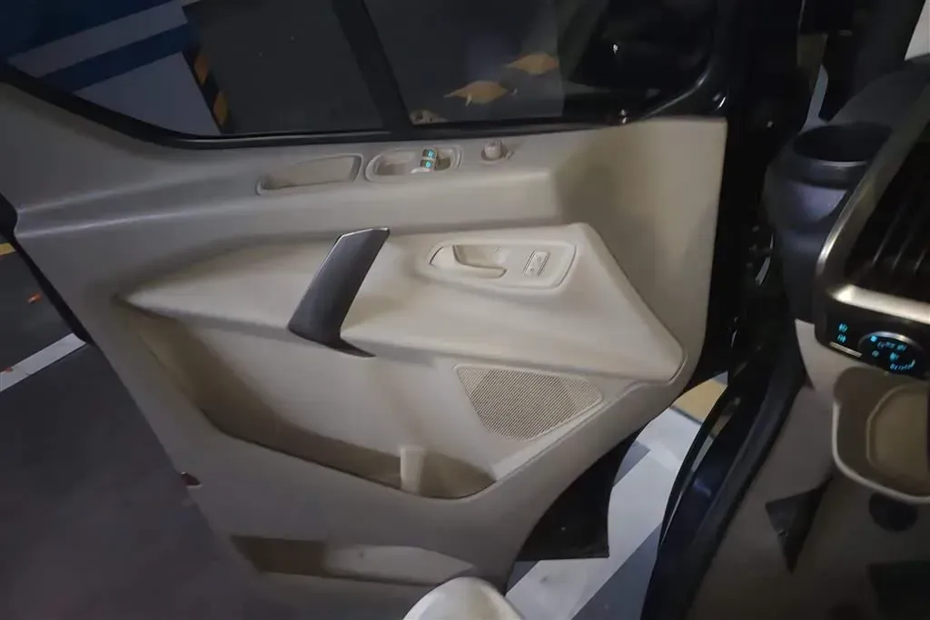 2017 Ford Tourneo 2.0T 203HP L4 6AT,autocango,china used car exporter,china ev exporter,chinese used car exporter,chinese used ev exporter