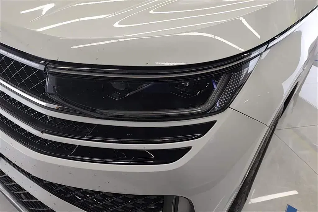 2023 Volkswagen Tavendor 2.0T 220HP L4 7DCT,autocango,china used car exporter,china ev exporter,chinese used car exporter,chinese used ev exporter