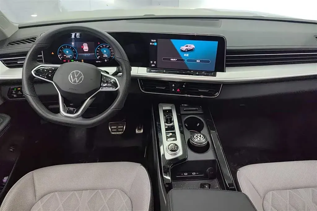 2023 Volkswagen Tavendor 2.0T 220HP L4 7DCT,autocango,china used car exporter,china ev exporter,chinese used car exporter,chinese used ev exporter