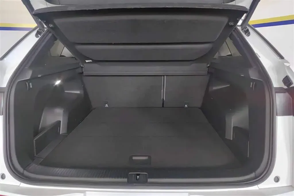 2023 Volkswagen Tavendor 2.0T 220HP L4 7DCT,autocango,china used car exporter,china ev exporter,chinese used car exporter,chinese used ev exporter