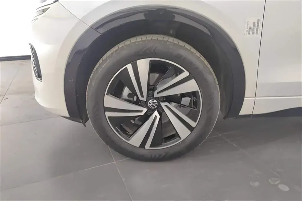 2023 Volkswagen Tavendor 2.0T 220HP L4 7DCT,autocango,china used car exporter,china ev exporter,chinese used car exporter,chinese used ev exporter