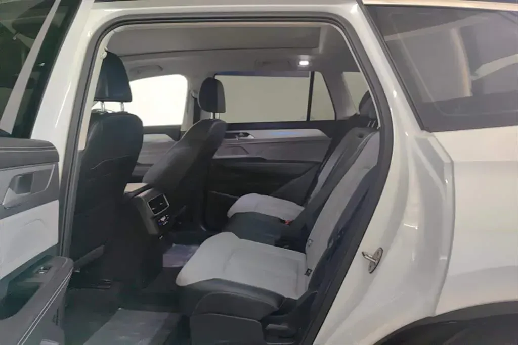 2023 Volkswagen Tavendor 2.0T 220HP L4 7DCT,autocango,china used car exporter,china ev exporter,chinese used car exporter,chinese used ev exporter