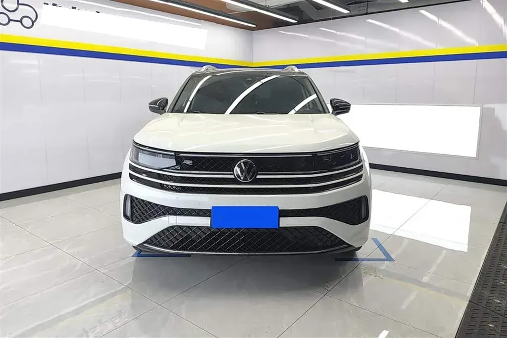 2023 Volkswagen Tavendor 2.0T 220HP L4 7DCT,autocango,china used car exporter,china ev exporter,chinese used car exporter,chinese used ev exporter