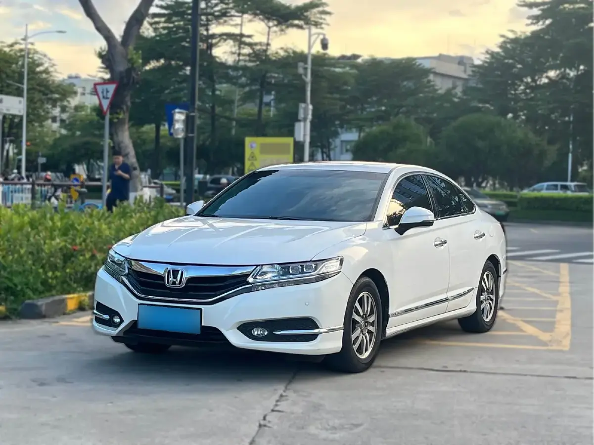 2015 Honda Spirior 2.0L 155HP L4 CVT