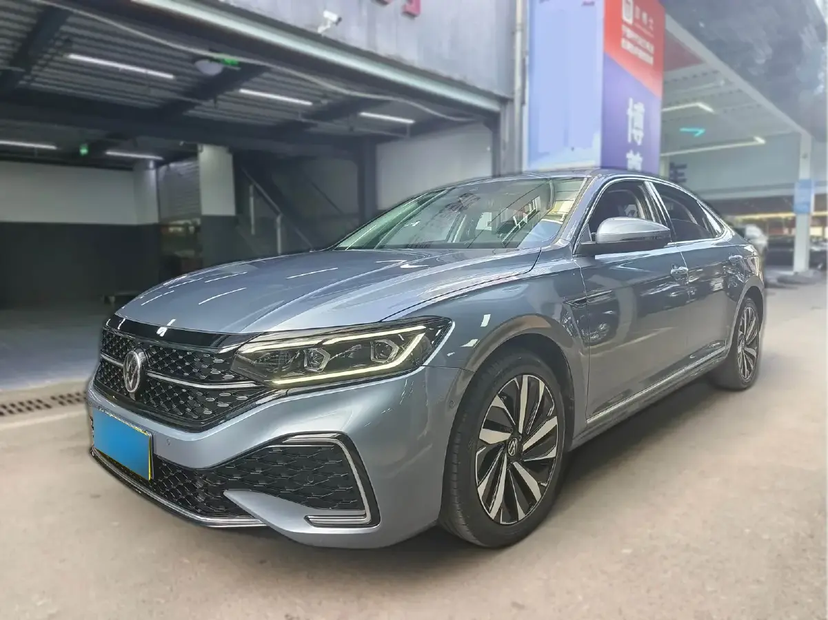 2022 Volkswagen Passat 2.0T 186HP L4 7DCT