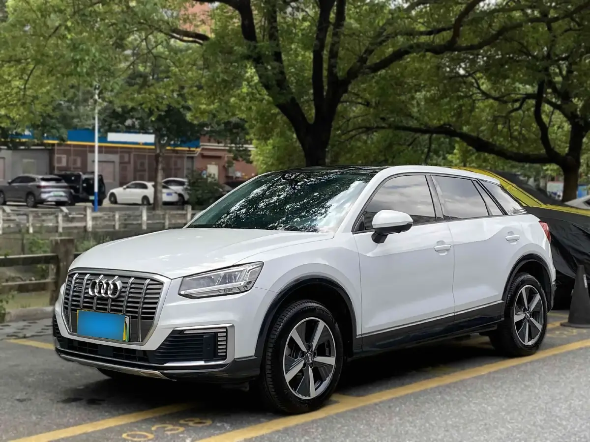 2019 Audi Q2L e-tron BEV 39.7KWH