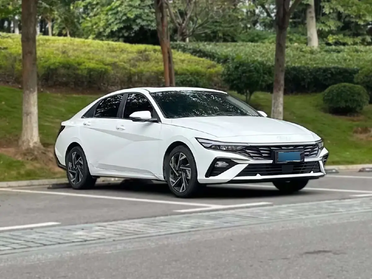 2023 Hyundai Elantra 1.5L 115HP L4 CVT