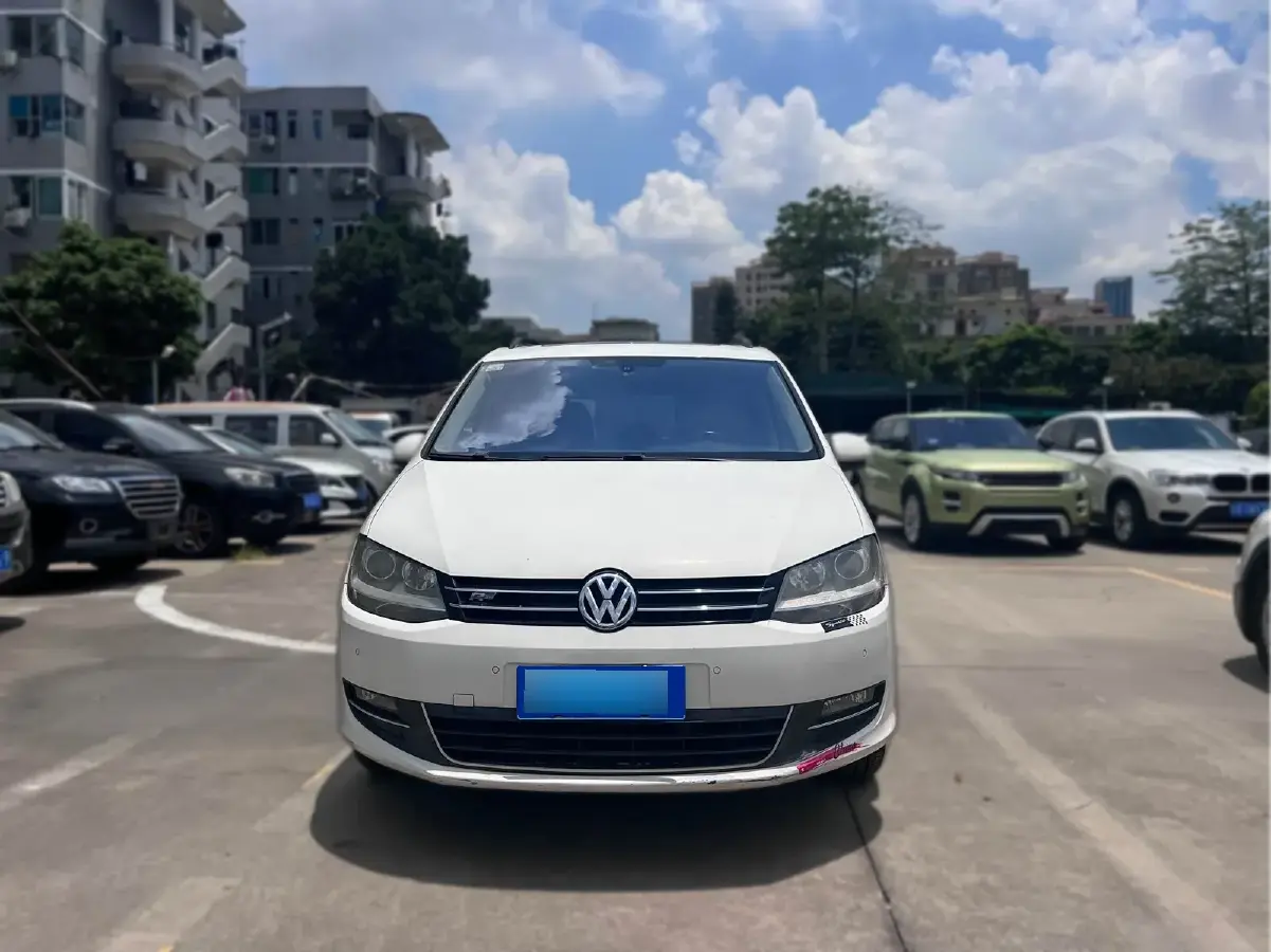 2012 Volkswagen Sharan 2.0T 200HP L4 6DCT