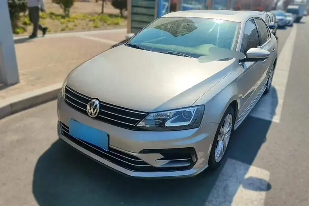2018 Volkswagen Sagitar 1.4T 150HP L4 7DCT