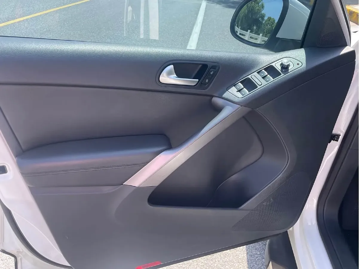 2012 Volkswagen Tiguan 1.8T 160HP L4 6AT,autocango,china used car exporter,china ev exporter,chinese used car exporter,chinese used ev exporter