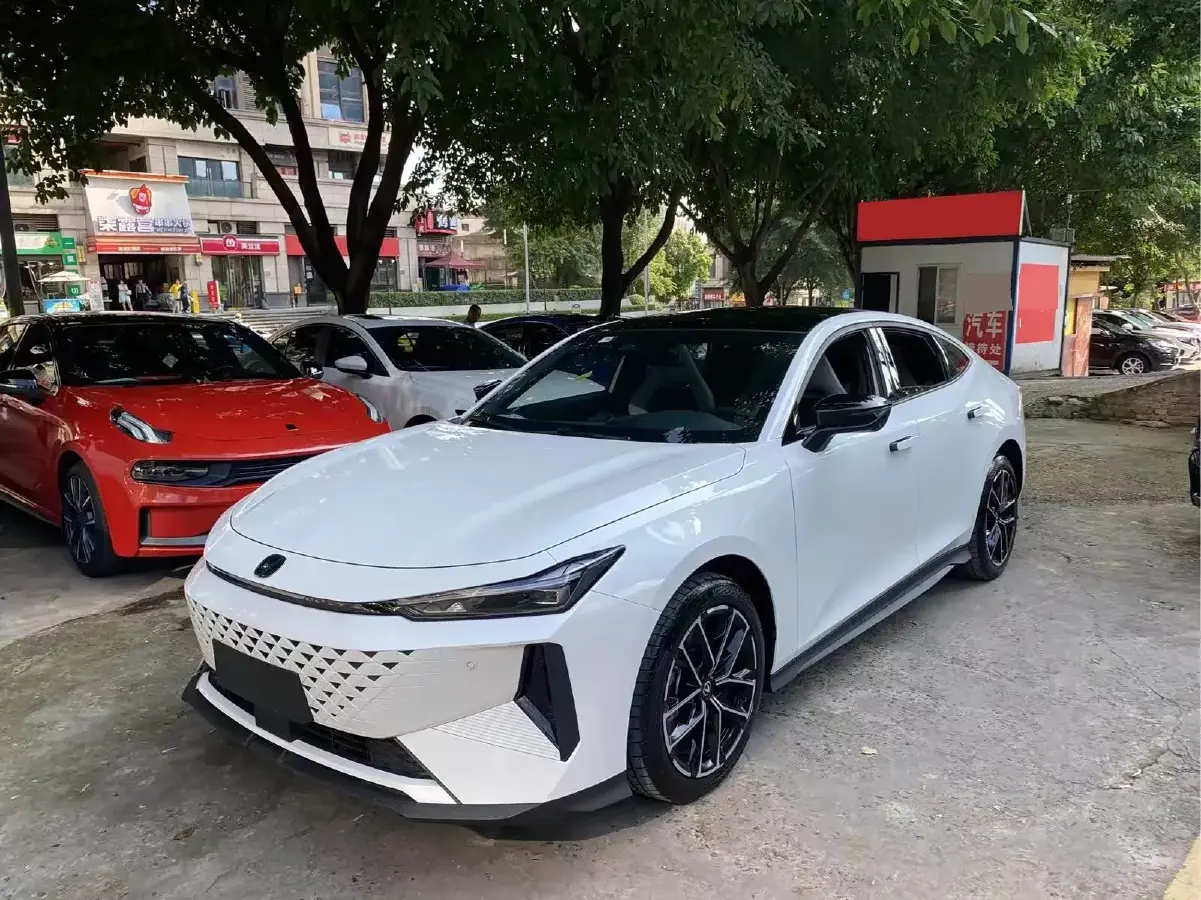 2024 ChangAn UNI-V iDD 1.5L 110HP L4 E-CVT PHEV 18.99KWH