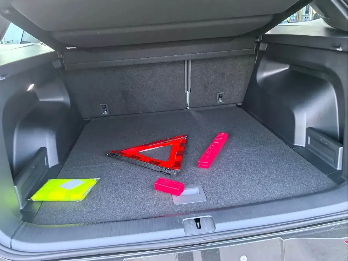 2024 Volkswagen Tavendor 2.0T 220HP L4 7DCT,autocango,china used car exporter,china ev exporter,chinese used car exporter,chinese used ev exporter