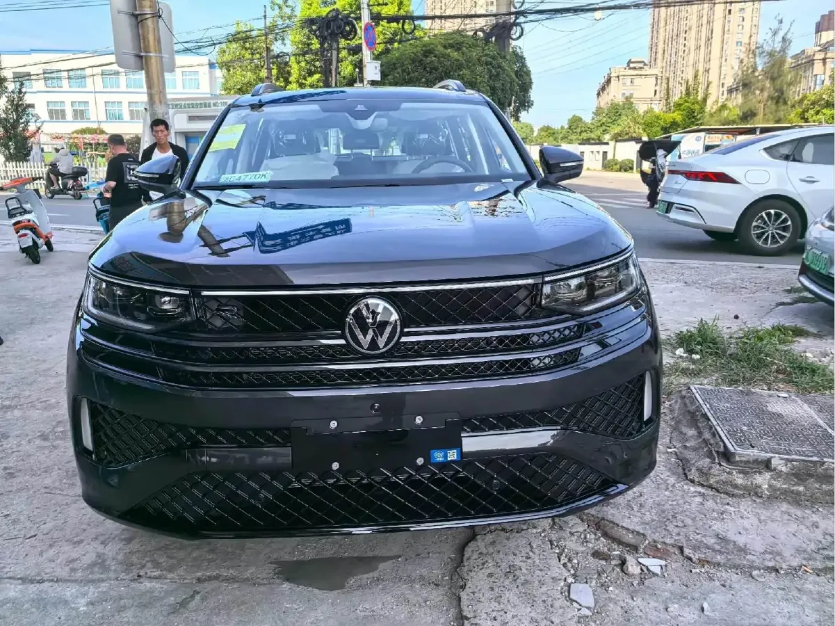 2024 Volkswagen Tavendor 2.0T 220HP L4 7DCT,autocango,china used car exporter,china ev exporter,chinese used car exporter,chinese used ev exporter