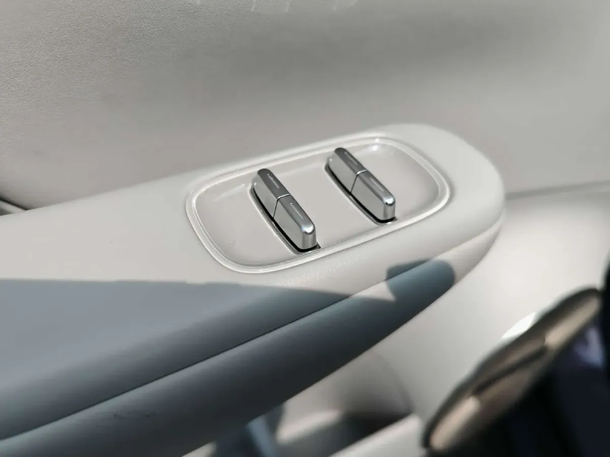 2025 Leapmotor B10 BEV 56.2KWH,autocango,china used car exporter,china ev exporter,chinese used car exporter,chinese used ev exporter