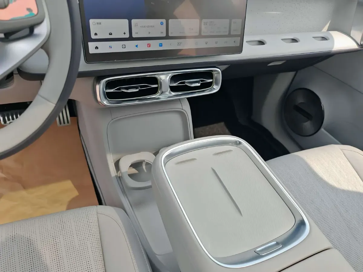 2025 Leapmotor B10 BEV 56.2KWH,autocango,china used car exporter,china ev exporter,chinese used car exporter,chinese used ev exporter