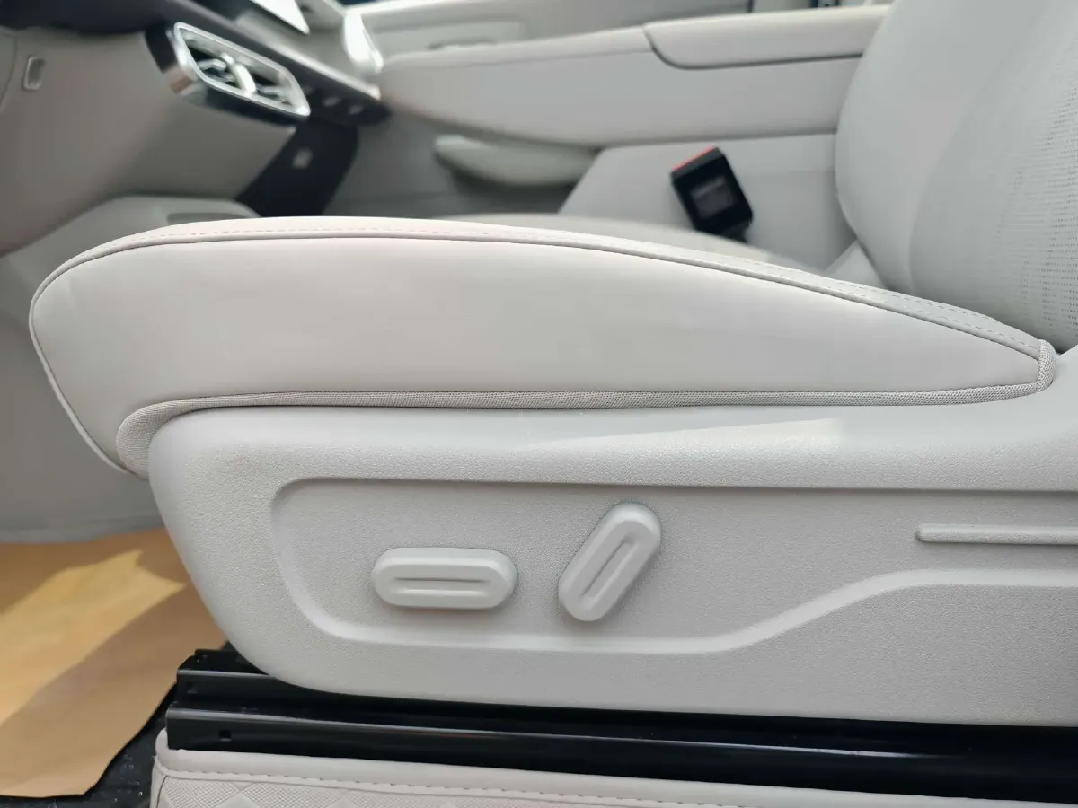 2025 Leapmotor B10 BEV 56.2KWH,autocango,china used car exporter,china ev exporter,chinese used car exporter,chinese used ev exporter