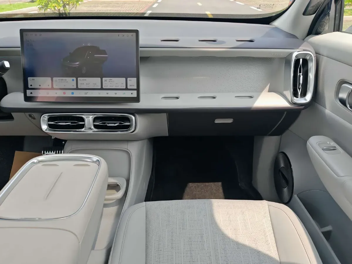 2025 Leapmotor B10 BEV 56.2KWH,autocango,china used car exporter,china ev exporter,chinese used car exporter,chinese used ev exporter