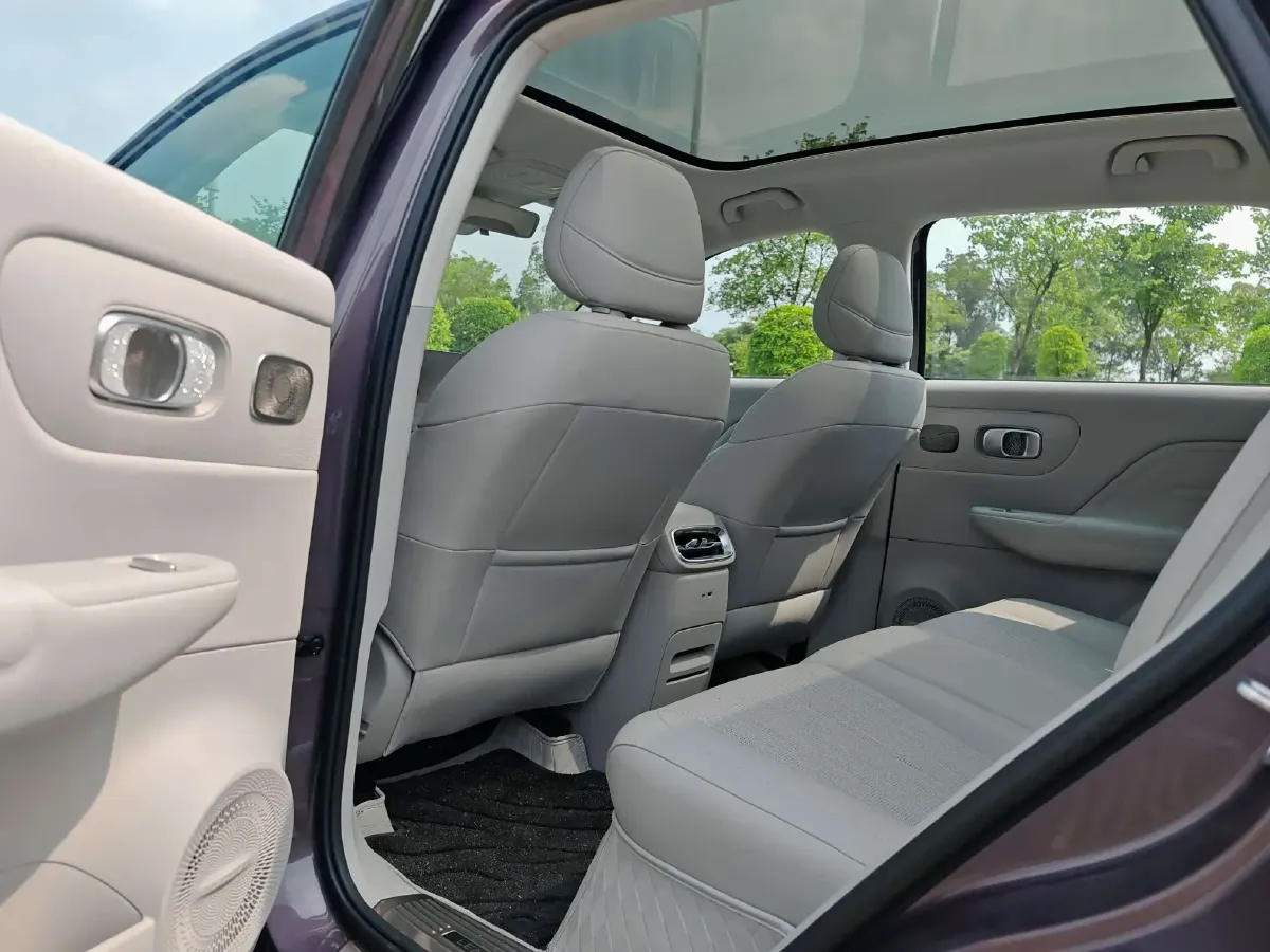 2025 Leapmotor B10 BEV 56.2KWH,autocango,china used car exporter,china ev exporter,chinese used car exporter,chinese used ev exporter