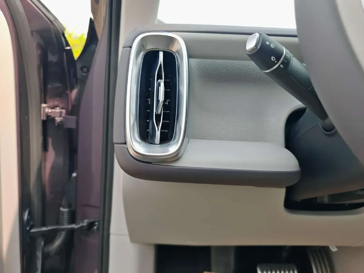 2025 Leapmotor B10 BEV 56.2KWH,autocango,china used car exporter,china ev exporter,chinese used car exporter,chinese used ev exporter