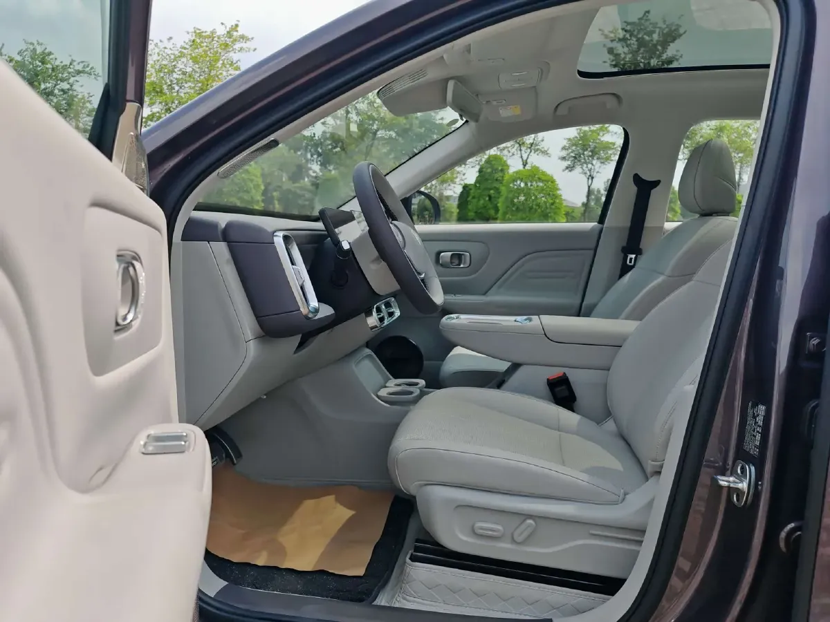 2025 Leapmotor B10 BEV 56.2KWH,autocango,china used car exporter,china ev exporter,chinese used car exporter,chinese used ev exporter