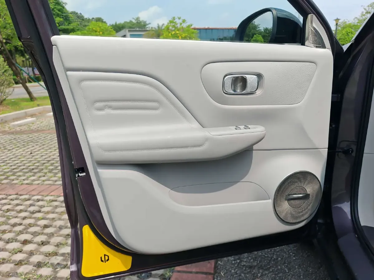 2025 Leapmotor B10 BEV 56.2KWH,autocango,china used car exporter,china ev exporter,chinese used car exporter,chinese used ev exporter