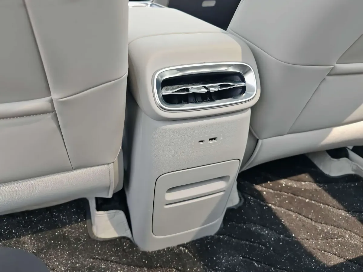 2025 Leapmotor B10 BEV 56.2KWH,autocango,china used car exporter,china ev exporter,chinese used car exporter,chinese used ev exporter