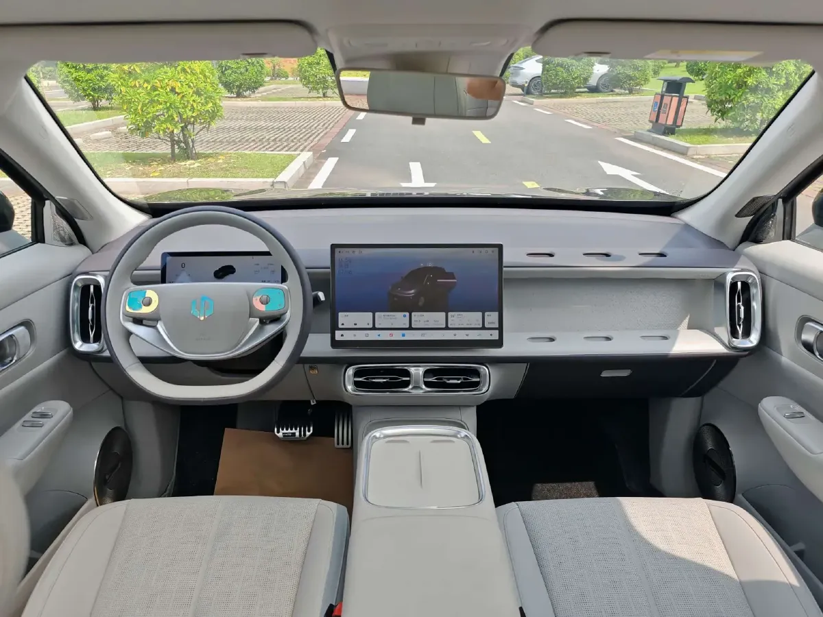 2025 Leapmotor B10 BEV 56.2KWH,autocango,china used car exporter,china ev exporter,chinese used car exporter,chinese used ev exporter