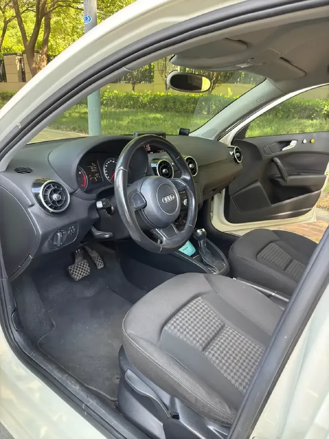 2013 Audi A1 1.4T 122HP L4 7DCT,autocango,china used car exporter,china ev exporter,chinese used car exporter,chinese used ev exporter