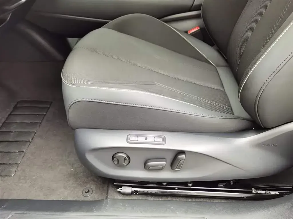 2025 Volkswagen ID.UNYX 06 BEV,autocango,china used car exporter,china ev exporter,chinese used car exporter,chinese used ev exporter