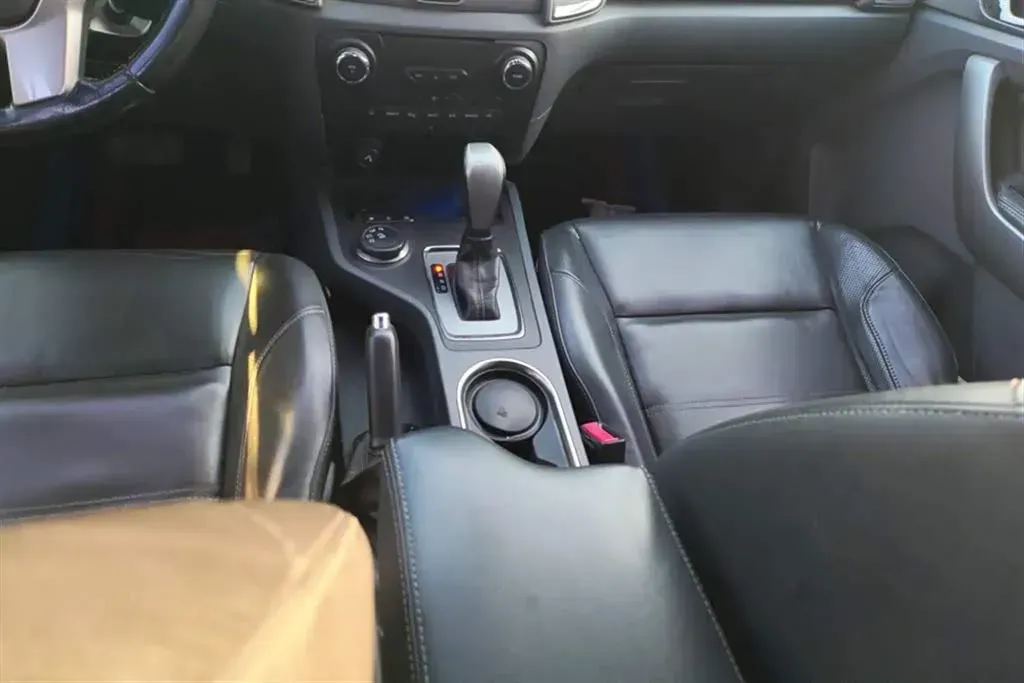 2017 Ford Everest 2.0T 245HP L4 6AT,autocango,china used car exporter,china ev exporter,chinese used car exporter,chinese used ev exporter