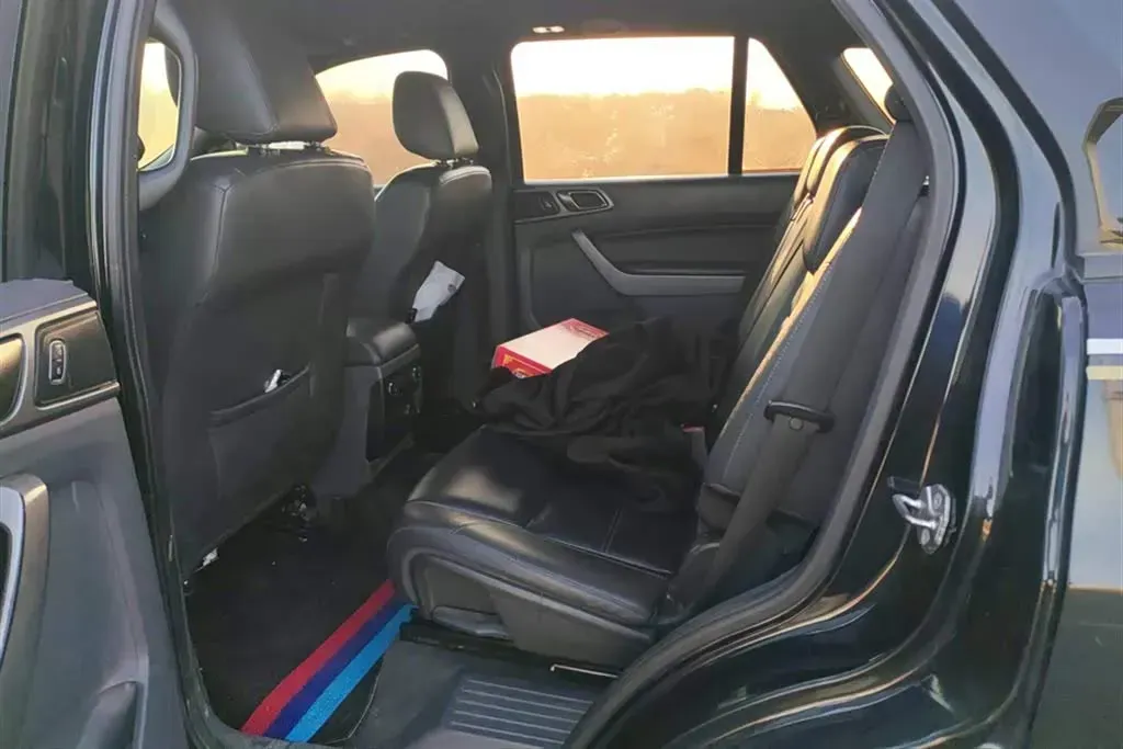 2017 Ford Everest 2.0T 245HP L4 6AT,autocango,china used car exporter,china ev exporter,chinese used car exporter,chinese used ev exporter